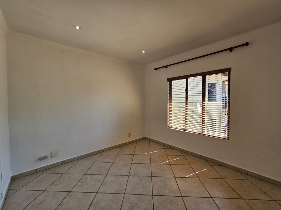 To Let 2 Bedroom Property for Rent in Broadacres Gauteng