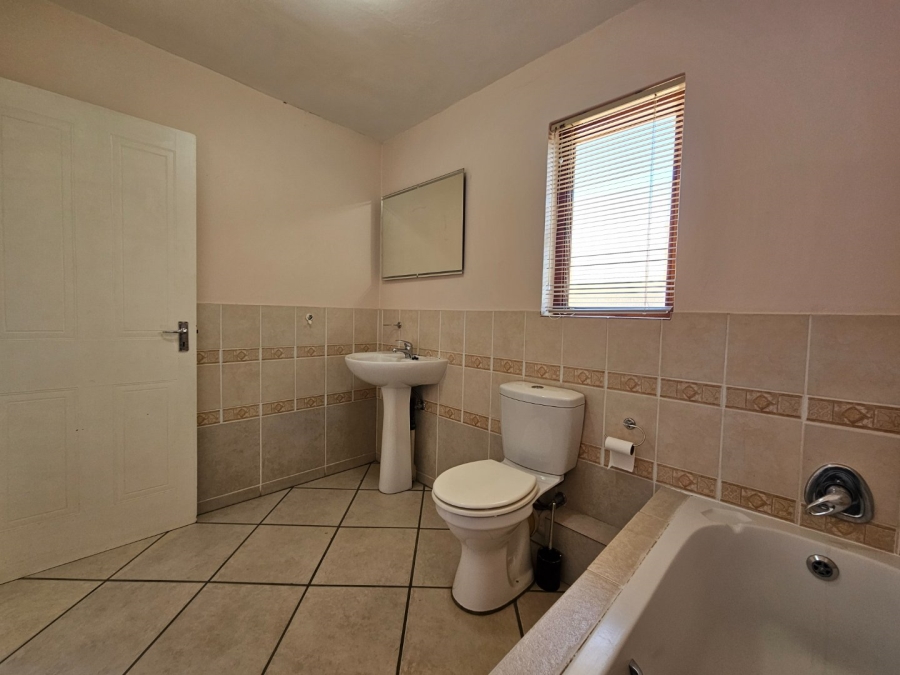 To Let 2 Bedroom Property for Rent in Broadacres Gauteng