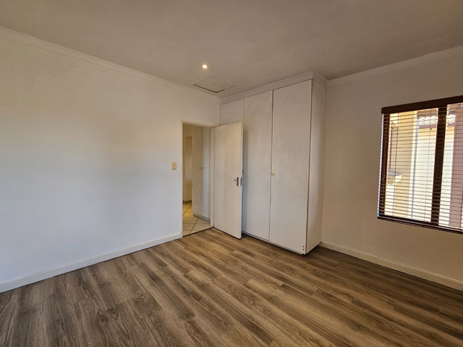 To Let 2 Bedroom Property for Rent in Broadacres Gauteng