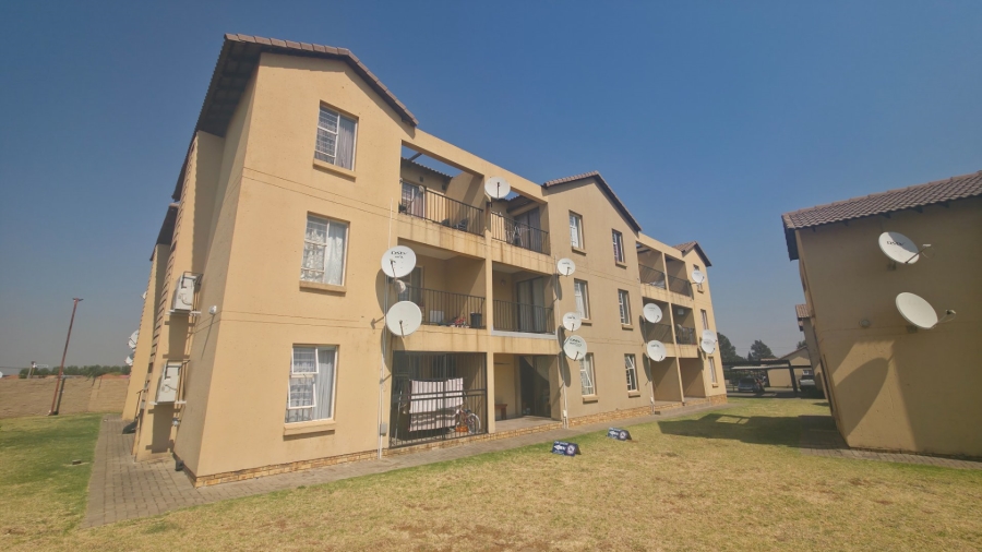 2 Bedroom Property for Sale in Albertsdal Gauteng