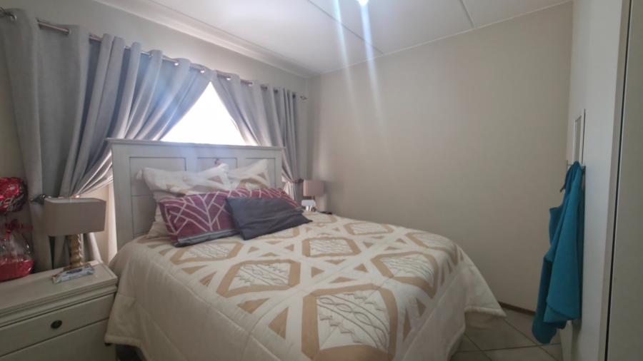 2 Bedroom Property for Sale in Albertsdal Gauteng