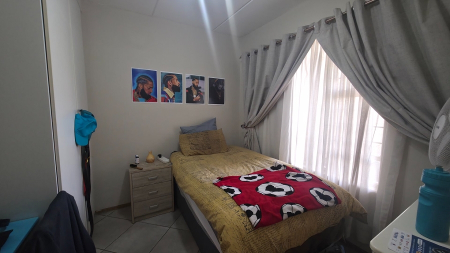 2 Bedroom Property for Sale in Albertsdal Gauteng