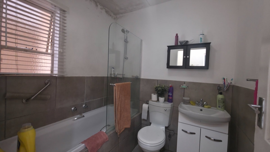 2 Bedroom Property for Sale in Albertsdal Gauteng