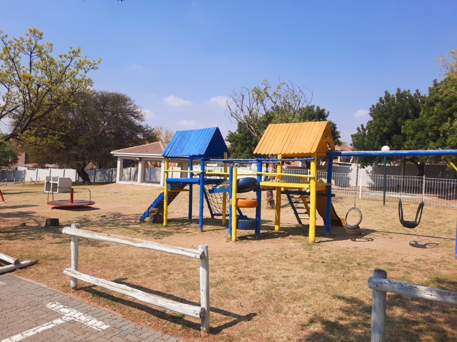 2 Bedroom Property for Sale in Vorna Valley Gauteng