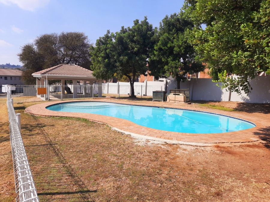 2 Bedroom Property for Sale in Vorna Valley Gauteng