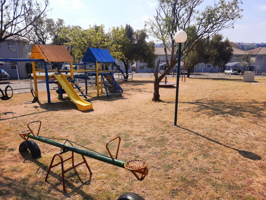 2 Bedroom Property for Sale in Vorna Valley Gauteng
