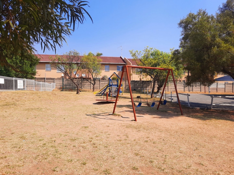 2 Bedroom Property for Sale in Vorna Valley Gauteng