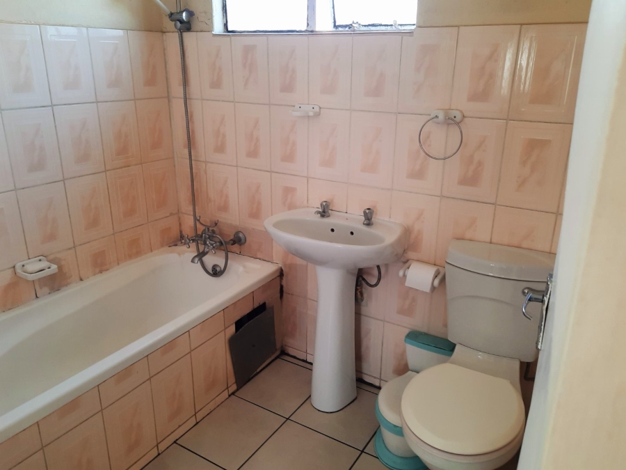2 Bedroom Property for Sale in Vorna Valley Gauteng