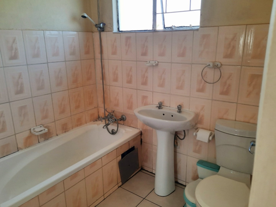 2 Bedroom Property for Sale in Vorna Valley Gauteng