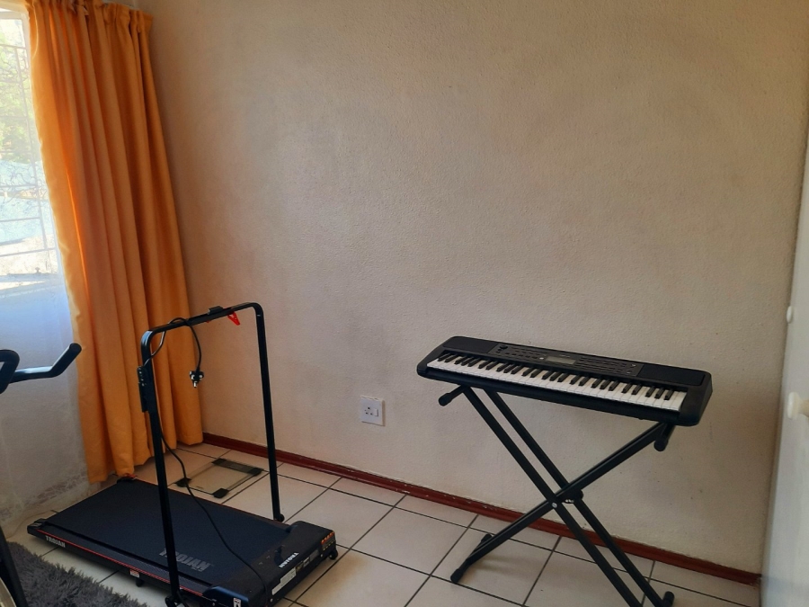 2 Bedroom Property for Sale in Vorna Valley Gauteng