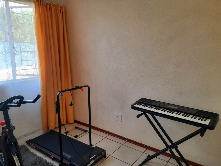 2 Bedroom Property for Sale in Vorna Valley Gauteng