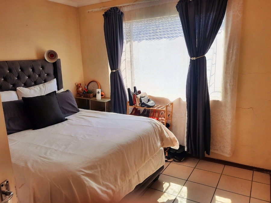 2 Bedroom Property for Sale in Vorna Valley Gauteng