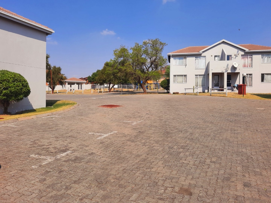 2 Bedroom Property for Sale in Vorna Valley Gauteng