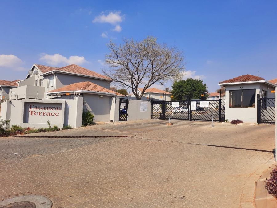 2 Bedroom Property for Sale in Vorna Valley Gauteng