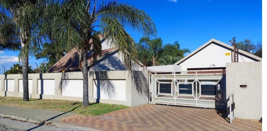 4 Bedroom Property for Sale in Van Riebeeck Park Gauteng