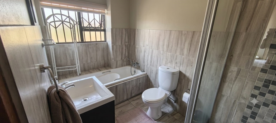 To Let 2 Bedroom Property for Rent in Noordwyk Gauteng