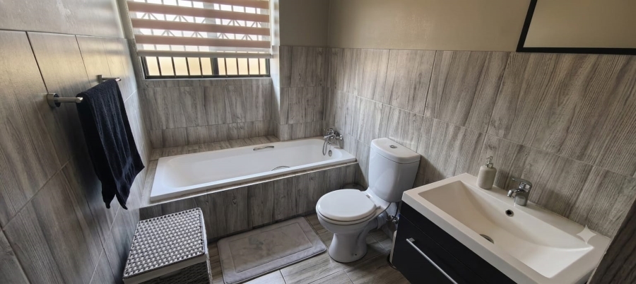 To Let 2 Bedroom Property for Rent in Noordwyk Gauteng