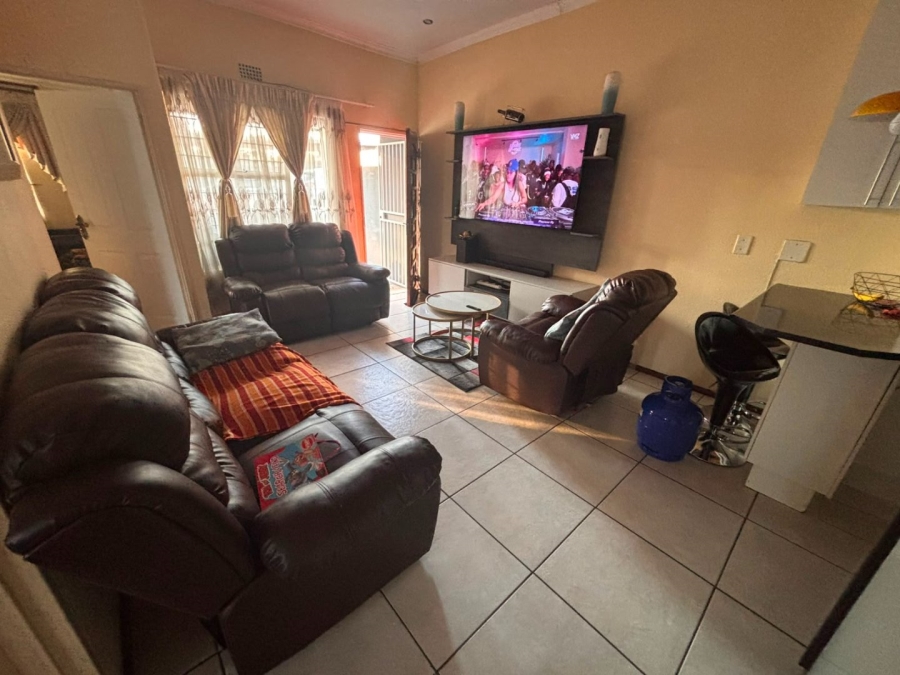 To Let 3 Bedroom Property for Rent in Ridgeway Gauteng