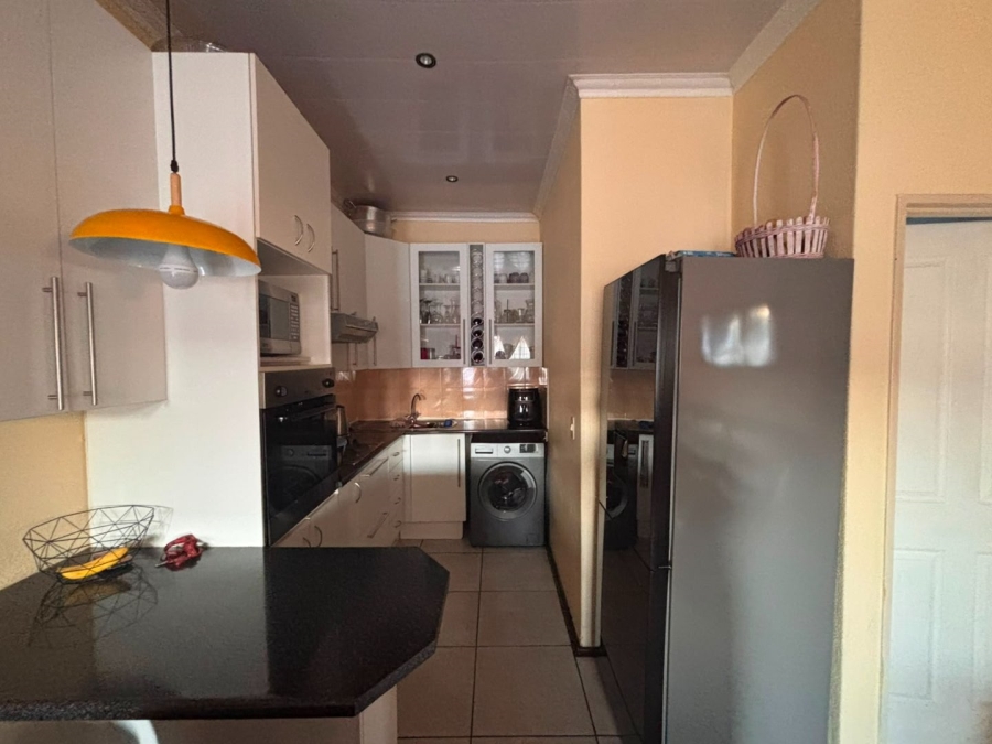 To Let 3 Bedroom Property for Rent in Ridgeway Gauteng