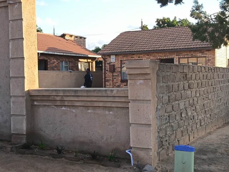 2 Bedroom Property for Sale in Soshanguve FF Gauteng