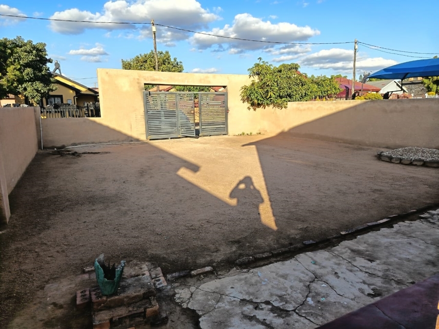2 Bedroom Property for Sale in Soshanguve FF Gauteng