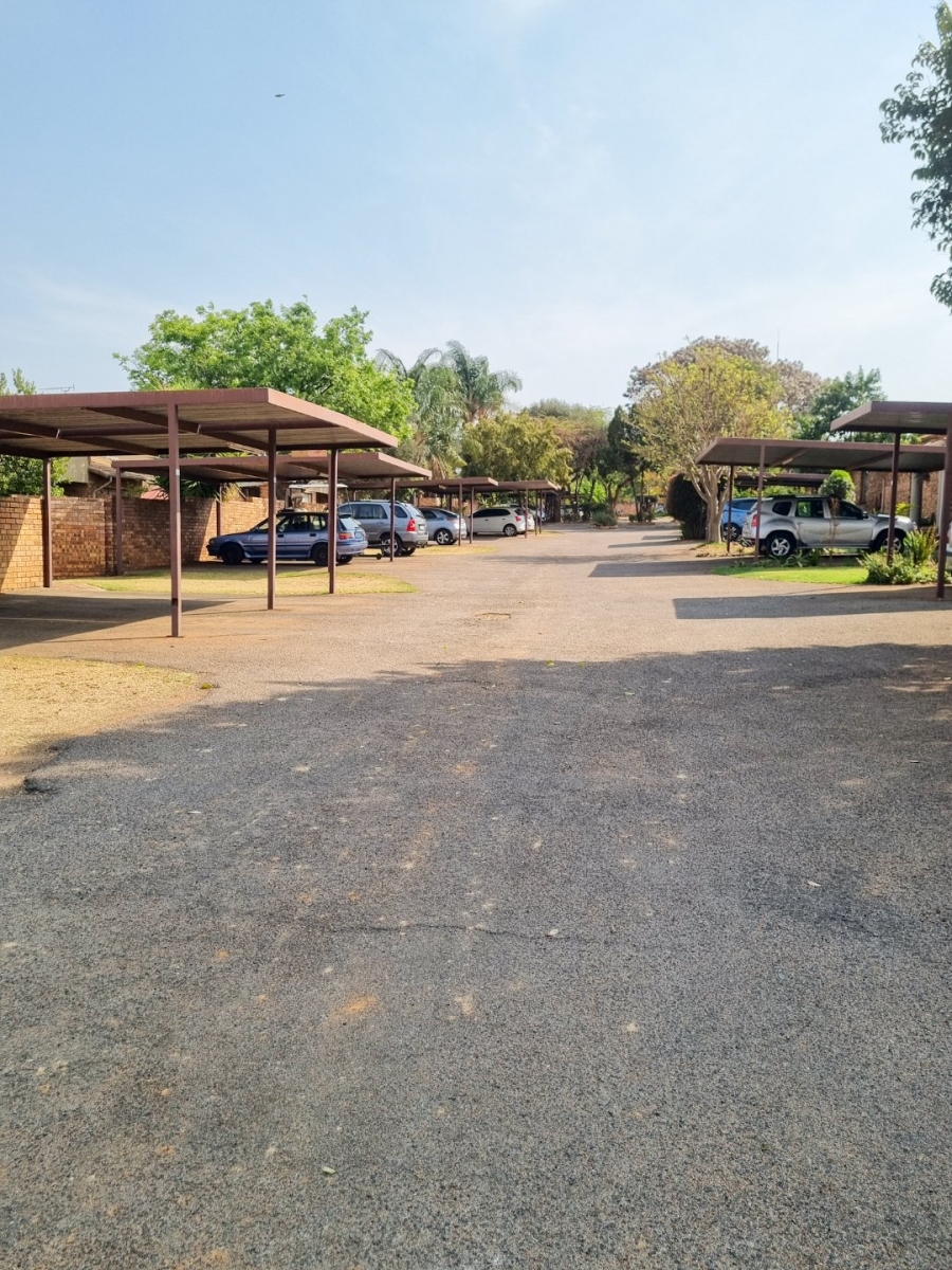 2 Bedroom Property for Sale in Wilgeheuwel Gauteng
