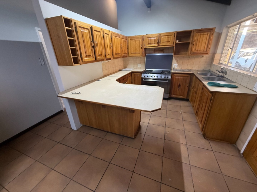 4 Bedroom Property for Sale in Rooihuiskraal Gauteng