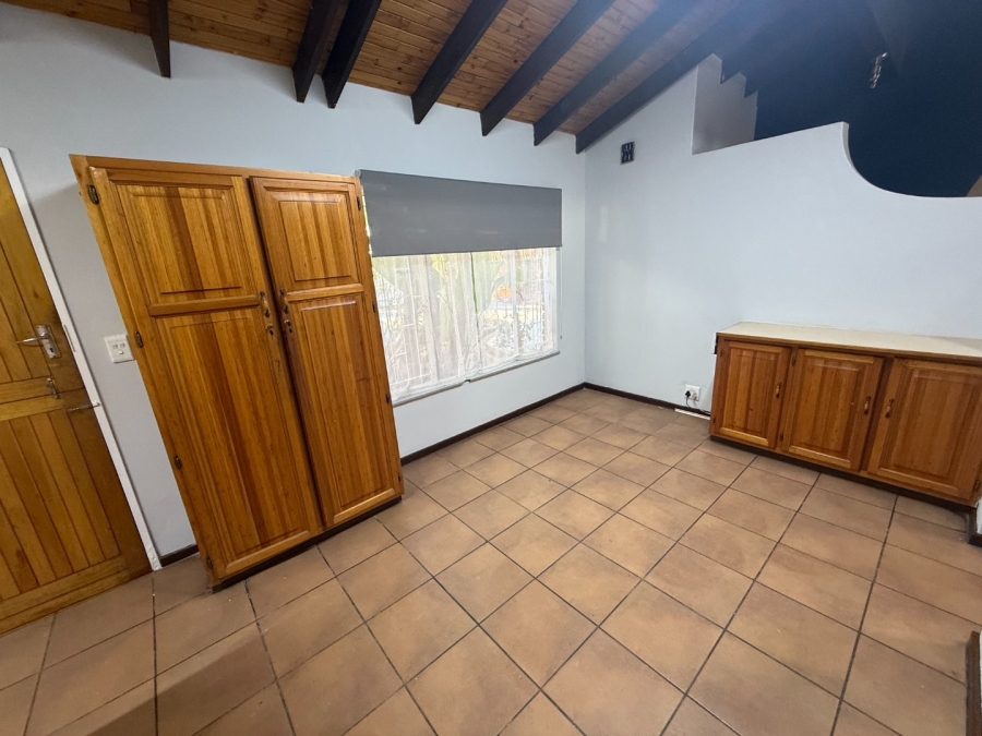 4 Bedroom Property for Sale in Rooihuiskraal Gauteng