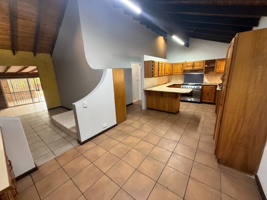 4 Bedroom Property for Sale in Rooihuiskraal Gauteng