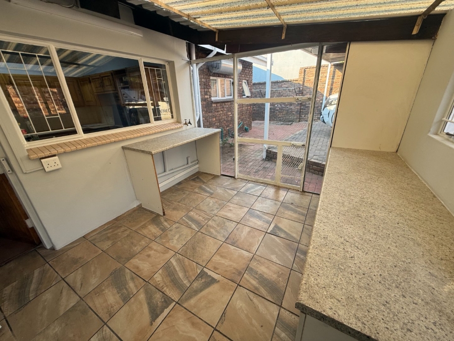 4 Bedroom Property for Sale in Rooihuiskraal Gauteng