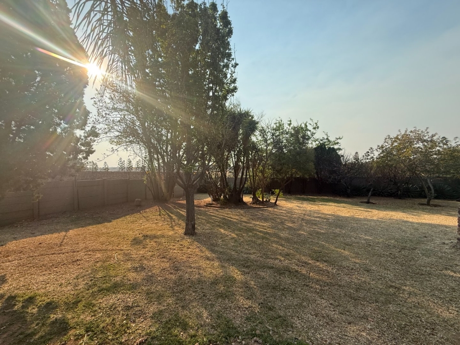4 Bedroom Property for Sale in Rooihuiskraal Gauteng
