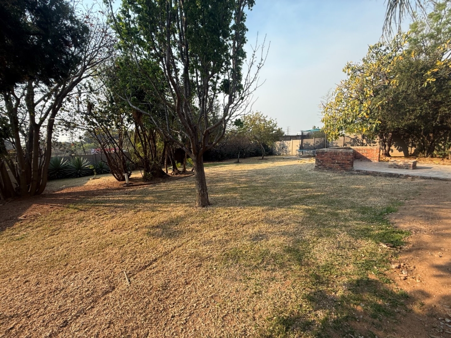4 Bedroom Property for Sale in Rooihuiskraal Gauteng