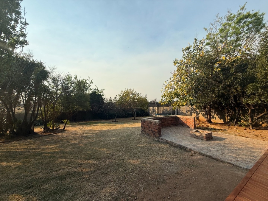 4 Bedroom Property for Sale in Rooihuiskraal Gauteng