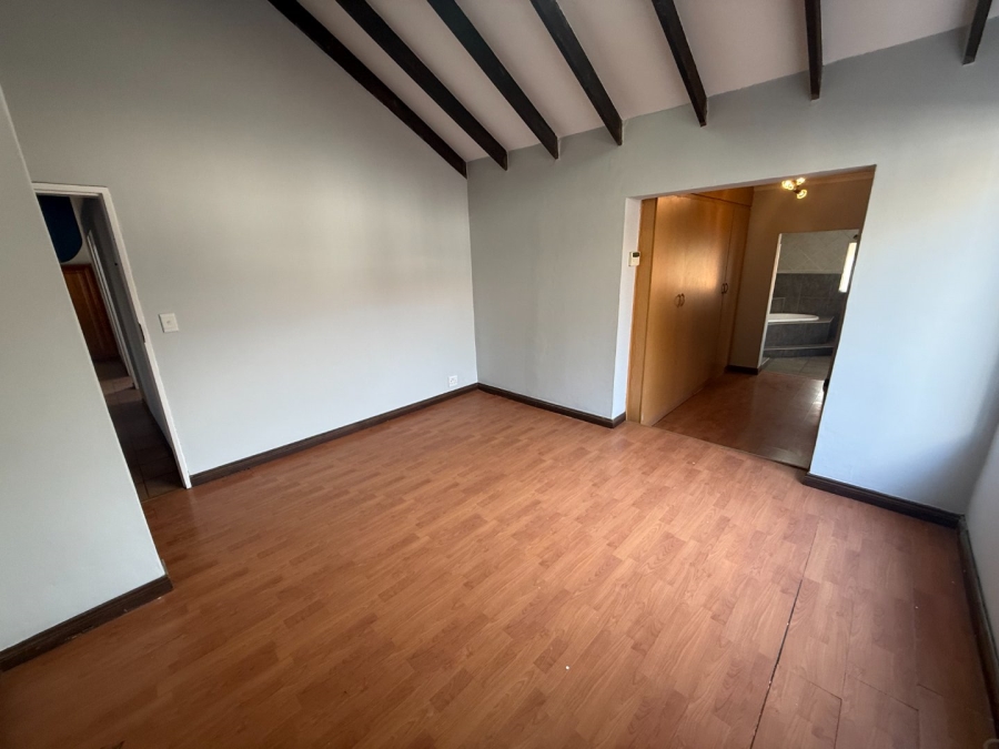 4 Bedroom Property for Sale in Rooihuiskraal Gauteng