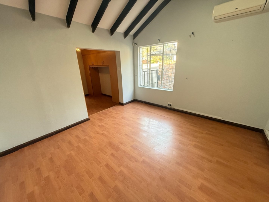 4 Bedroom Property for Sale in Rooihuiskraal Gauteng