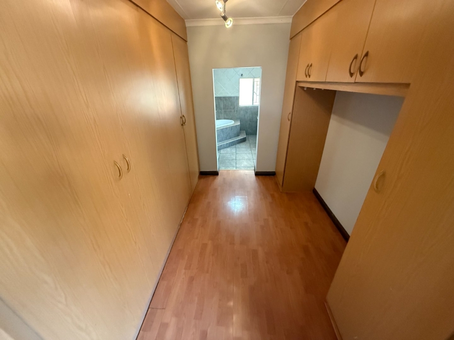 4 Bedroom Property for Sale in Rooihuiskraal Gauteng
