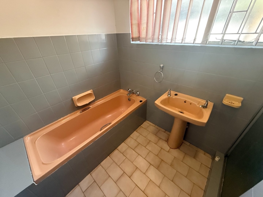 4 Bedroom Property for Sale in Rooihuiskraal Gauteng