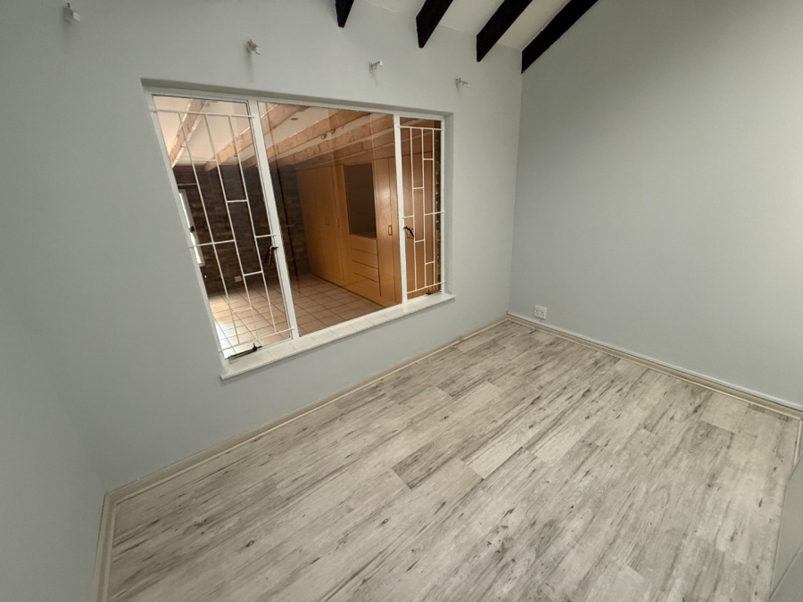 4 Bedroom Property for Sale in Rooihuiskraal Gauteng