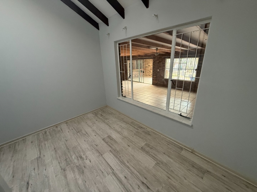 4 Bedroom Property for Sale in Rooihuiskraal Gauteng