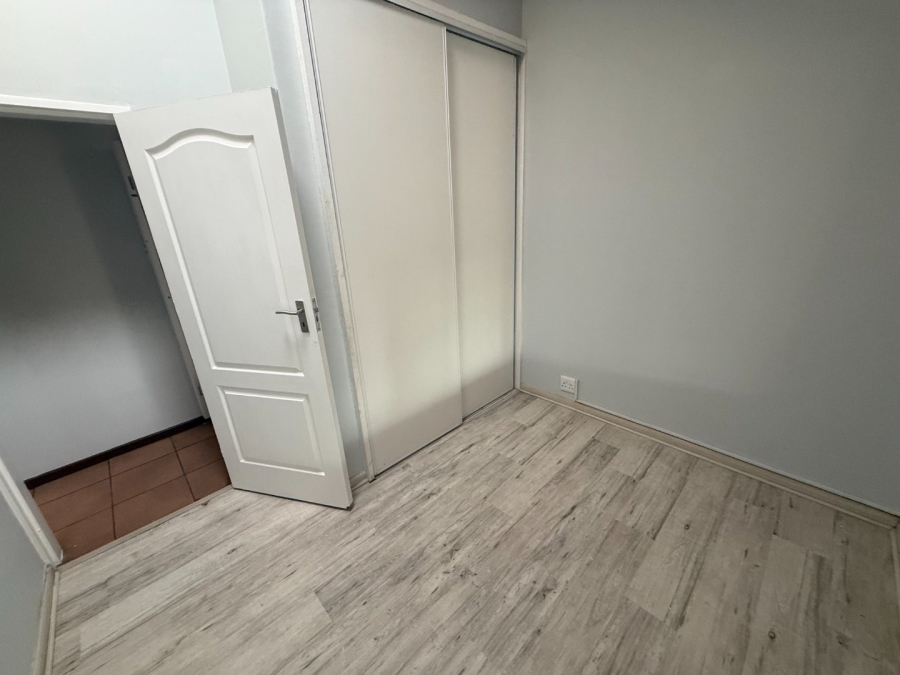 4 Bedroom Property for Sale in Rooihuiskraal Gauteng