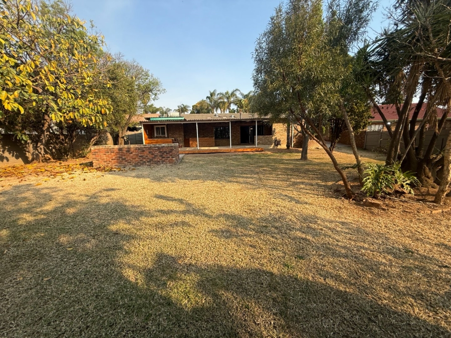 4 Bedroom Property for Sale in Rooihuiskraal Gauteng