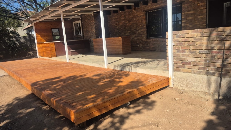 4 Bedroom Property for Sale in Rooihuiskraal Gauteng