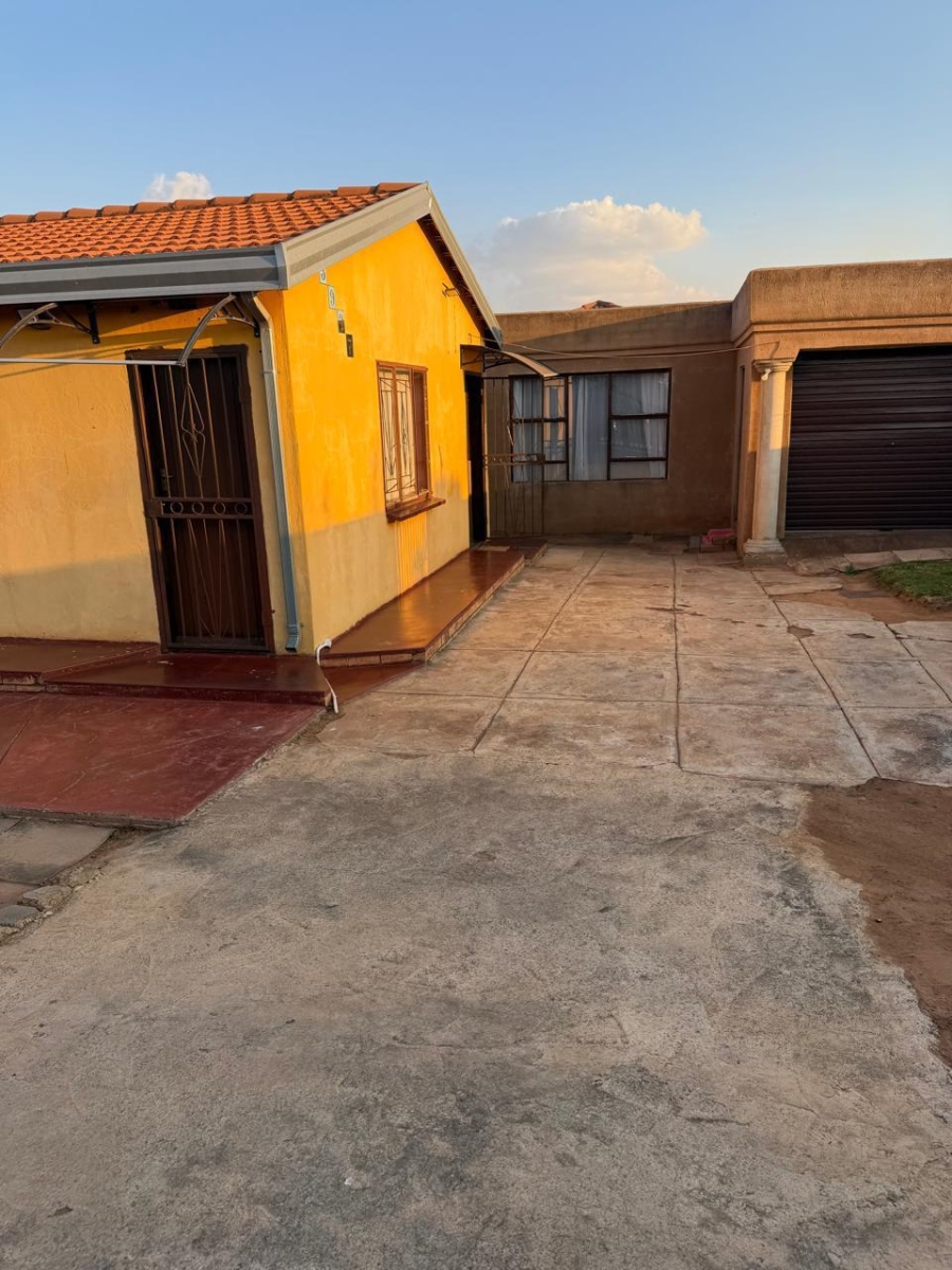 2 Bedroom Property for Sale in Lotus Gardens Gauteng