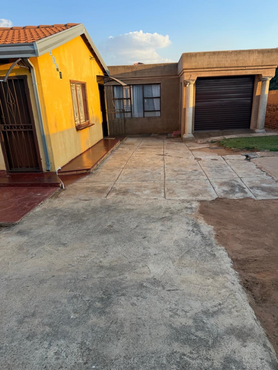 2 Bedroom Property for Sale in Lotus Gardens Gauteng