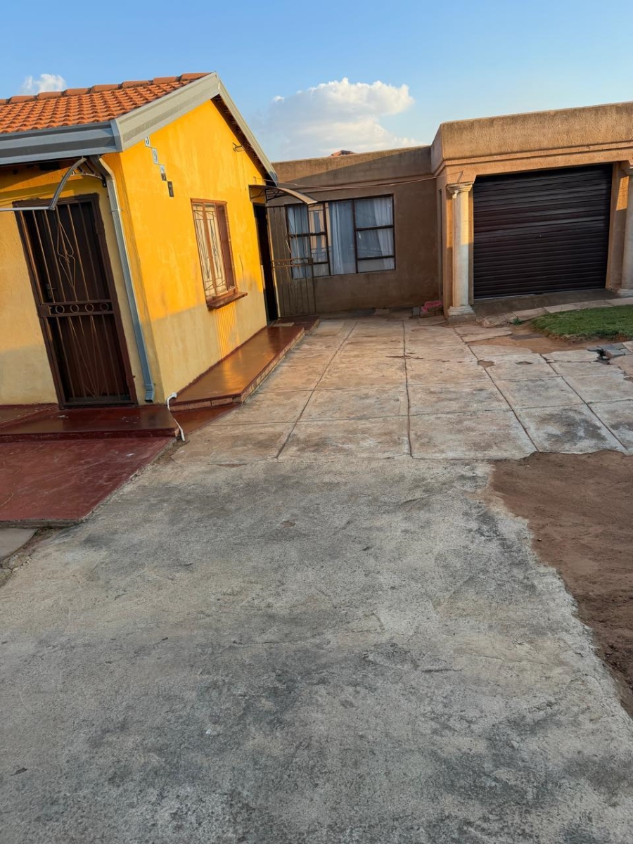 2 Bedroom Property for Sale in Lotus Gardens Gauteng