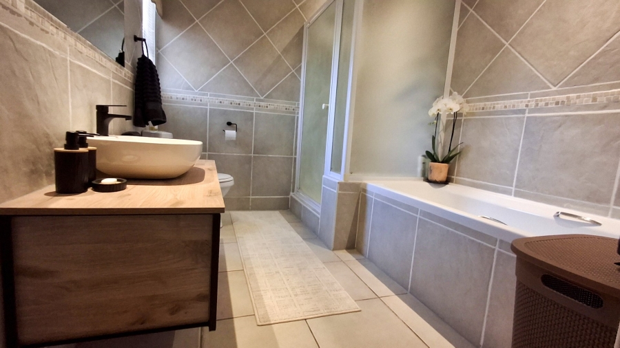 3 Bedroom Property for Sale in Faerie Glen Gauteng