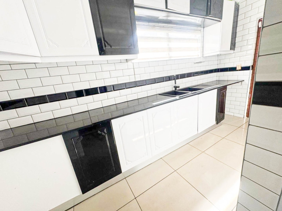 To Let 4 Bedroom Property for Rent in Zambezi Manor Lifestyle Estate Gauteng