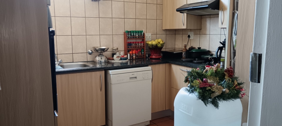 To Let 1 Bedroom Property for Rent in Groenkloof Gauteng