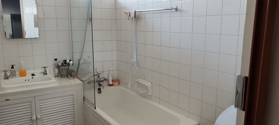 To Let 1 Bedroom Property for Rent in Groenkloof Gauteng
