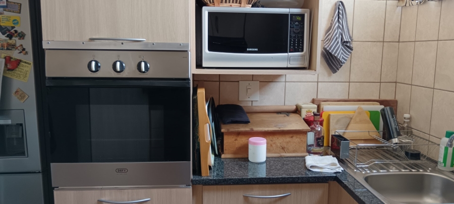 To Let 1 Bedroom Property for Rent in Groenkloof Gauteng